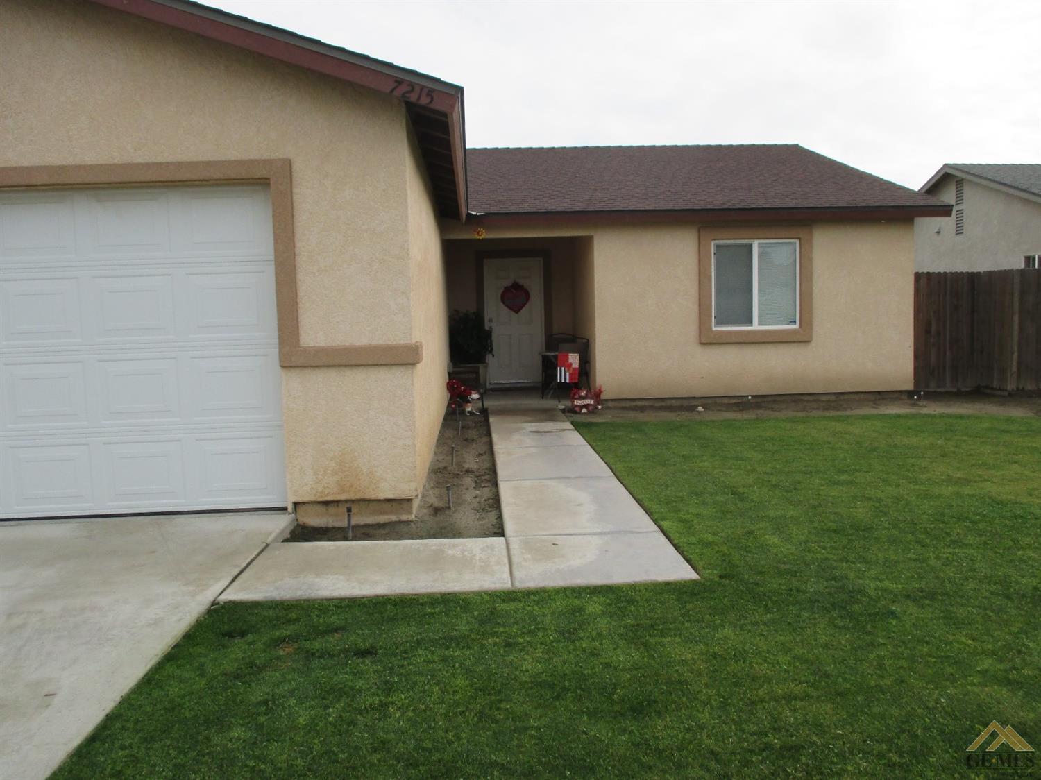 7215 Isla Mona Ct, Bakersfield, CA 93307 photo 2