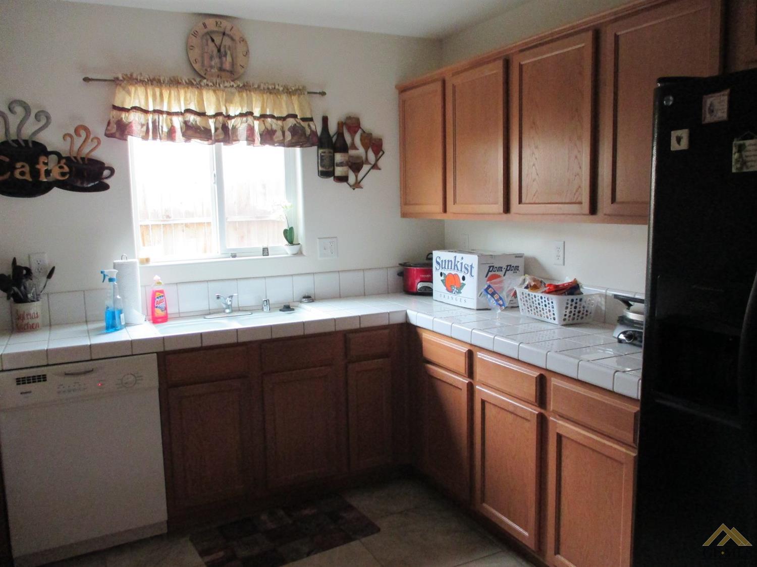 7215 Isla Mona Ct, Bakersfield, CA 93307 photo 12