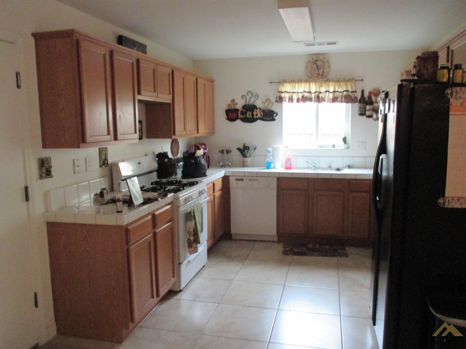 7215 Isla Mona Ct, Bakersfield, CA 93307 photo 4