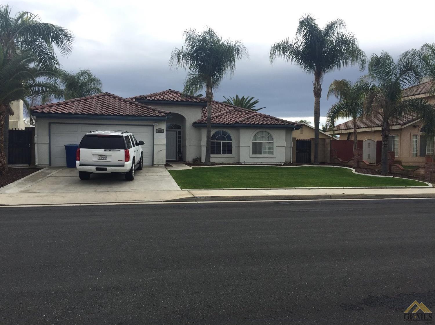 2034 5th Dr, Delano, CA 93215 photo 1
