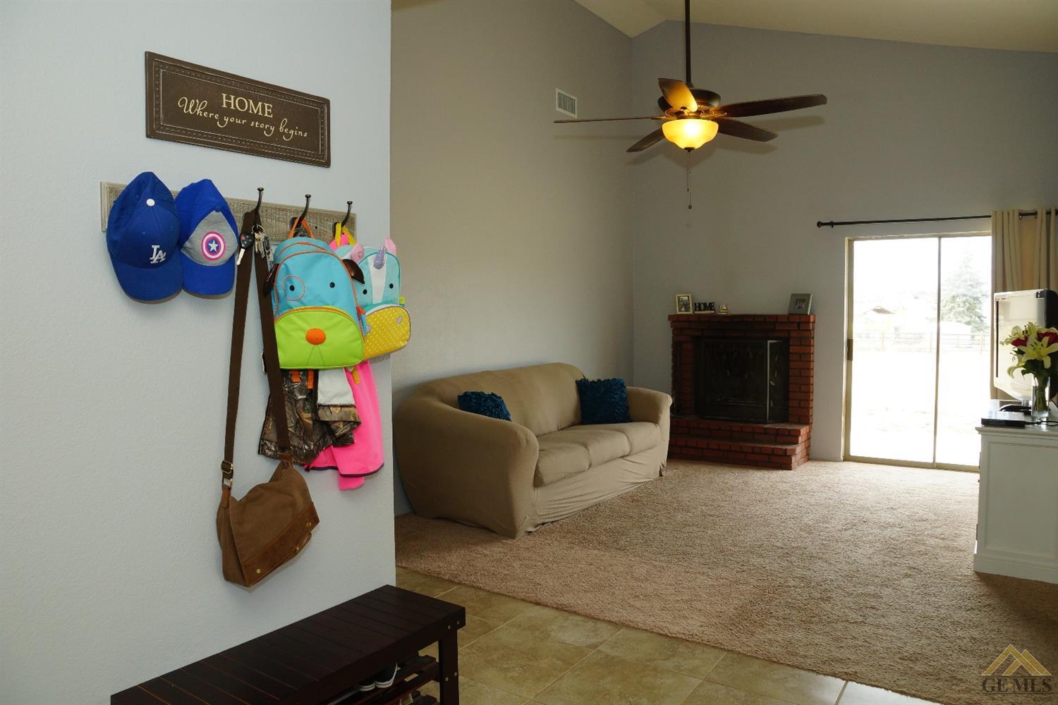 27451 Hialeah Dr, Tehachapi, CA 93561 photo 2