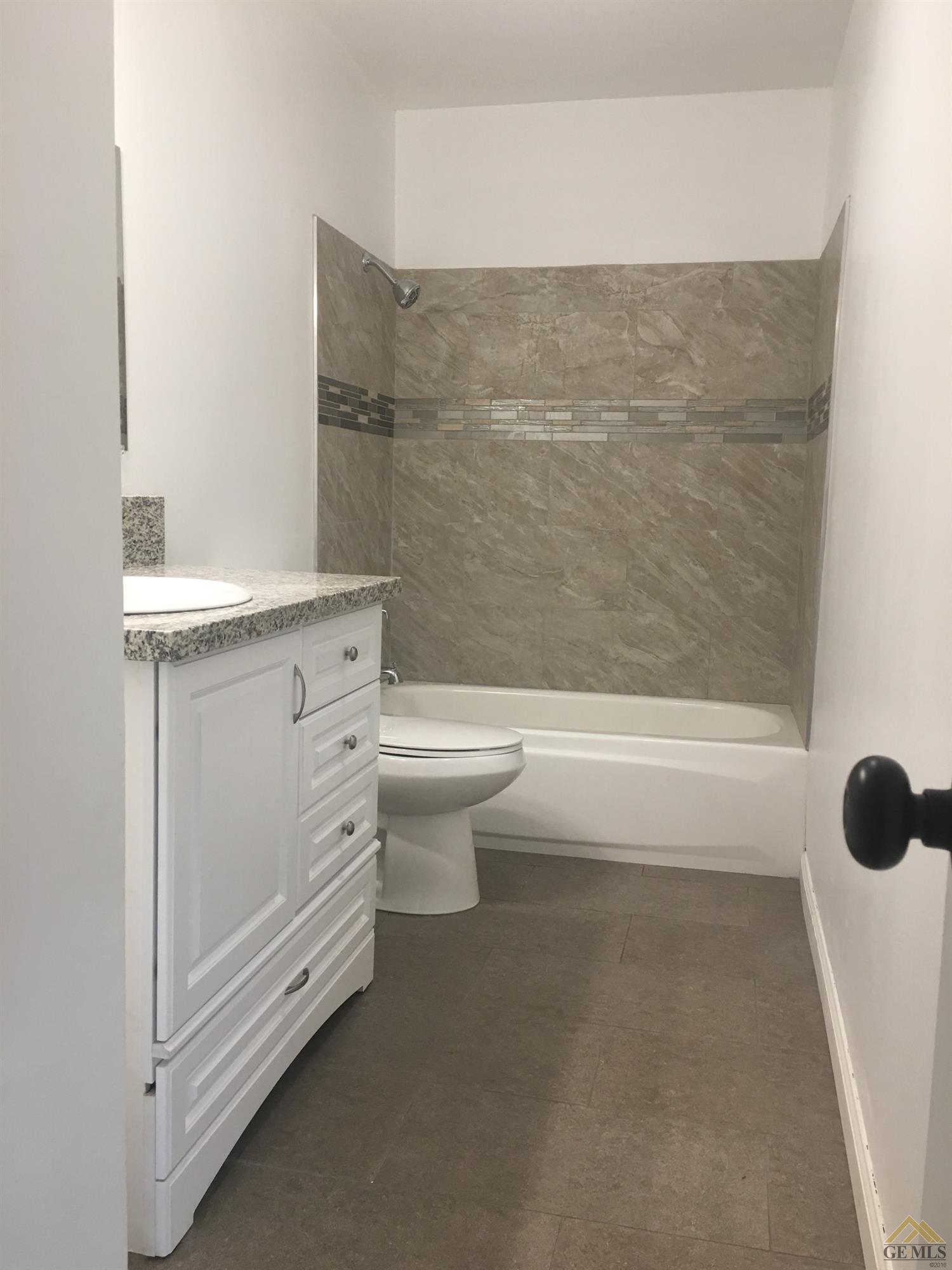 5717 Gary Pl, Bakersfield, CA 93307 photo 4