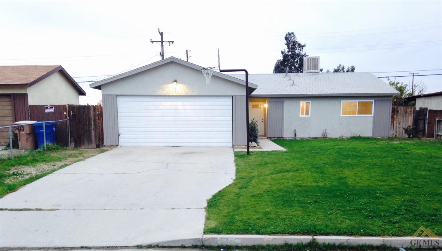 5717 Gary Pl, Bakersfield, CA 93307 photo 1