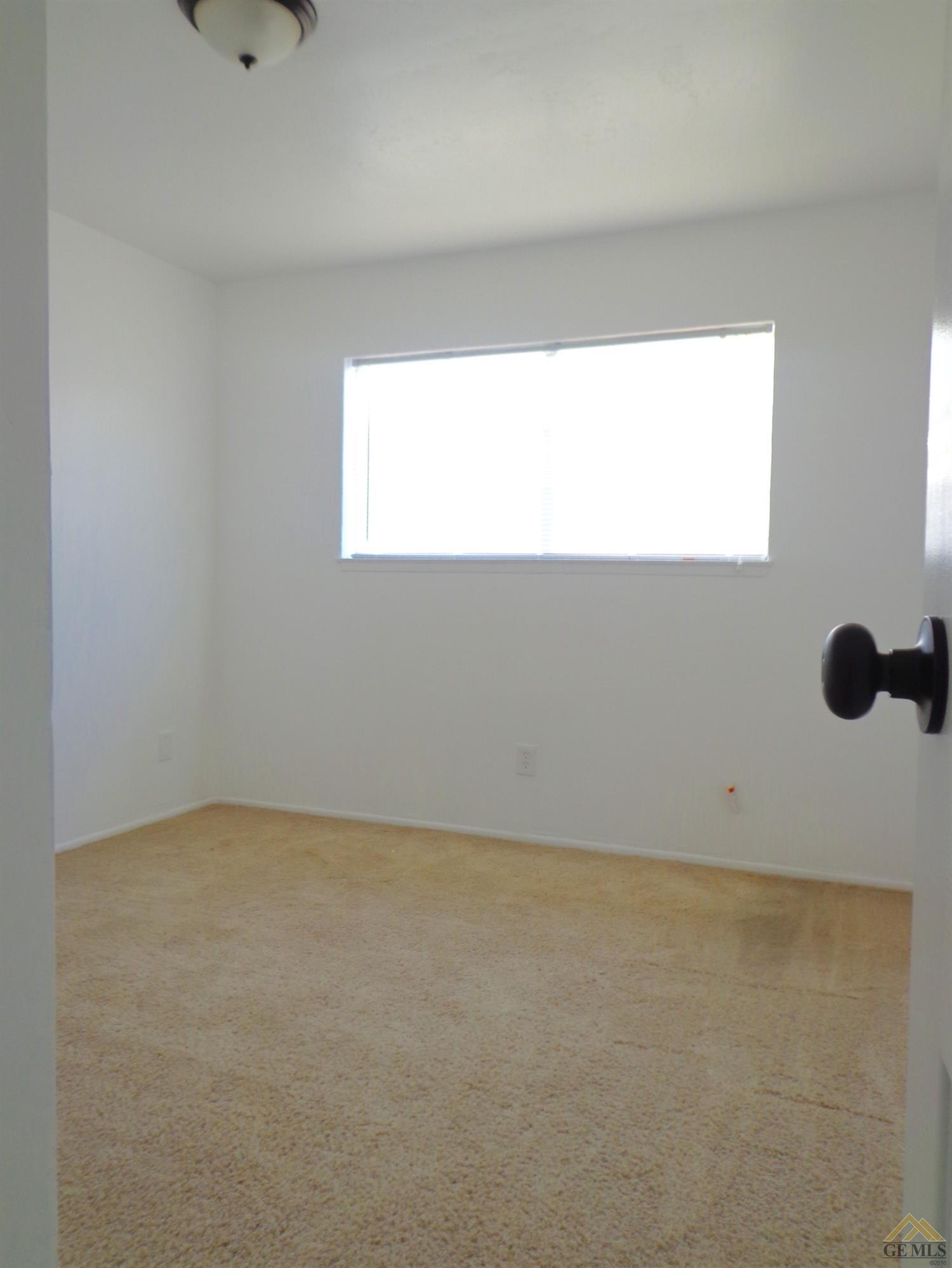 5717 Gary Pl, Bakersfield, CA 93307 photo 7