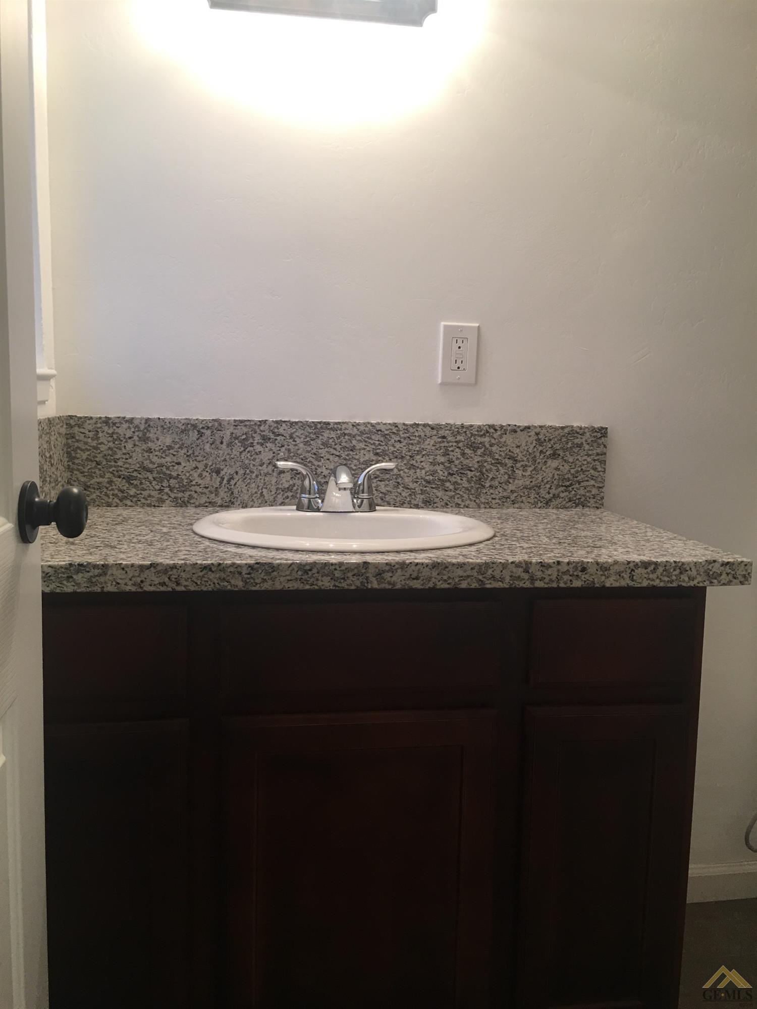 5717 Gary Pl, Bakersfield, CA 93307 photo 8
