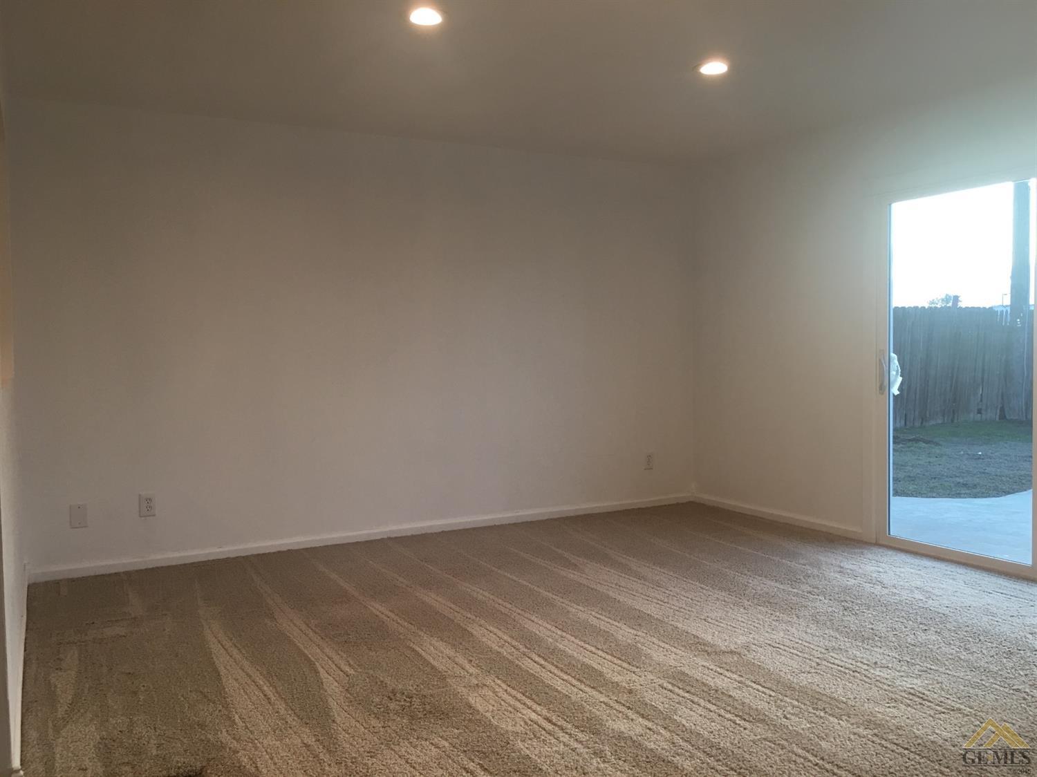 5717 Gary Pl, Bakersfield, CA 93307 photo 3