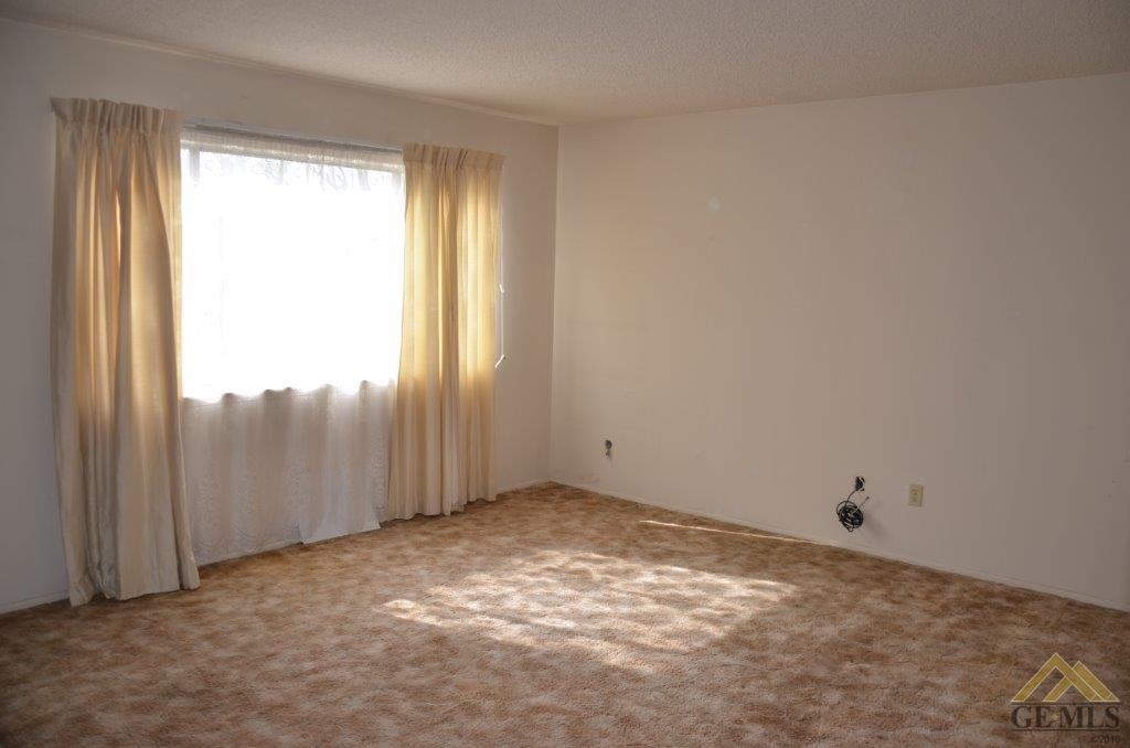 8900 Mark Ave, Lamont, CA 93241 photo 7