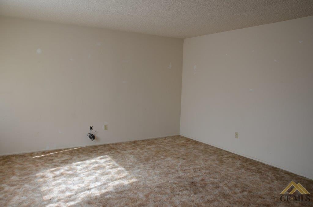 8900 Mark Ave, Lamont, CA 93241 photo 8