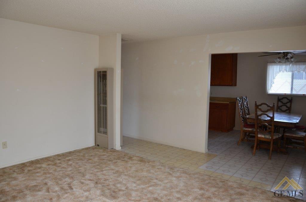 8900 Mark Ave, Lamont, CA 93241 photo 9