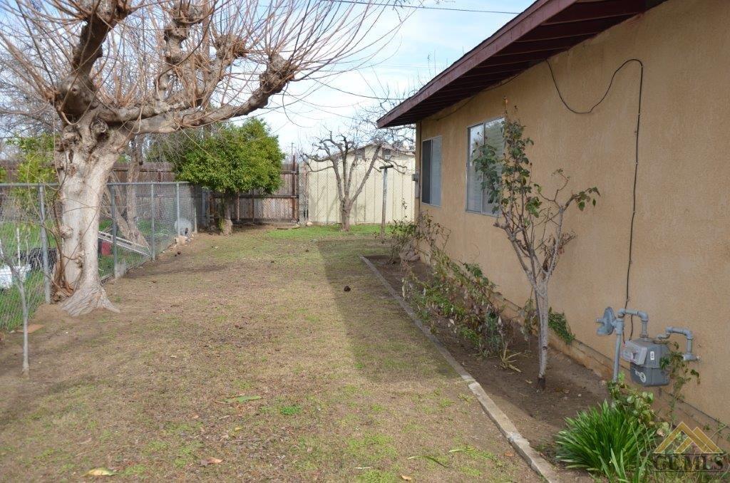8900 Mark Ave, Lamont, CA 93241 photo 5