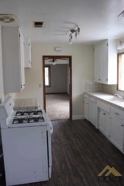 810 Caylor St, Bakersfield, CA 93304 photo 9