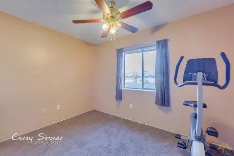 521 E St, Taft, CA 93268 photo 4