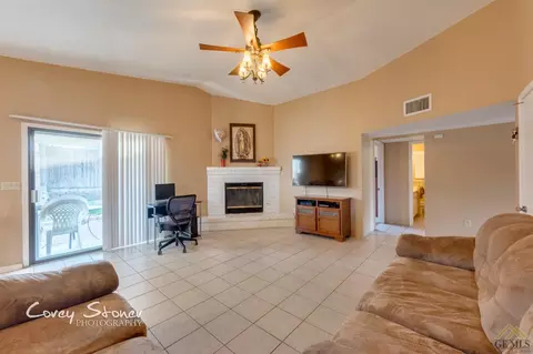 521 E St, Taft, CA 93268 photo 6