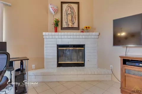 521 E St, Taft, CA 93268 photo 7