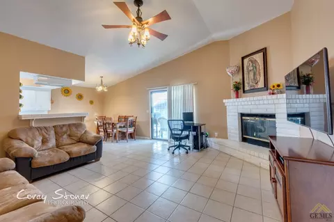 521 E St, Taft, CA 93268 photo 5
