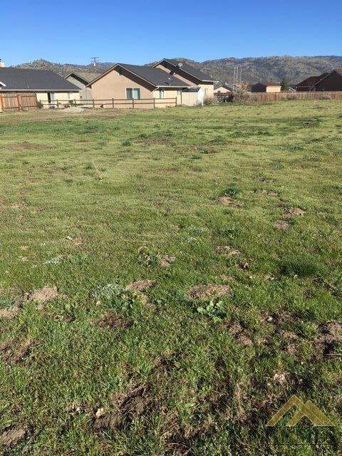18201 Sulky Ln, Tehachapi, CA 93561 photo 2