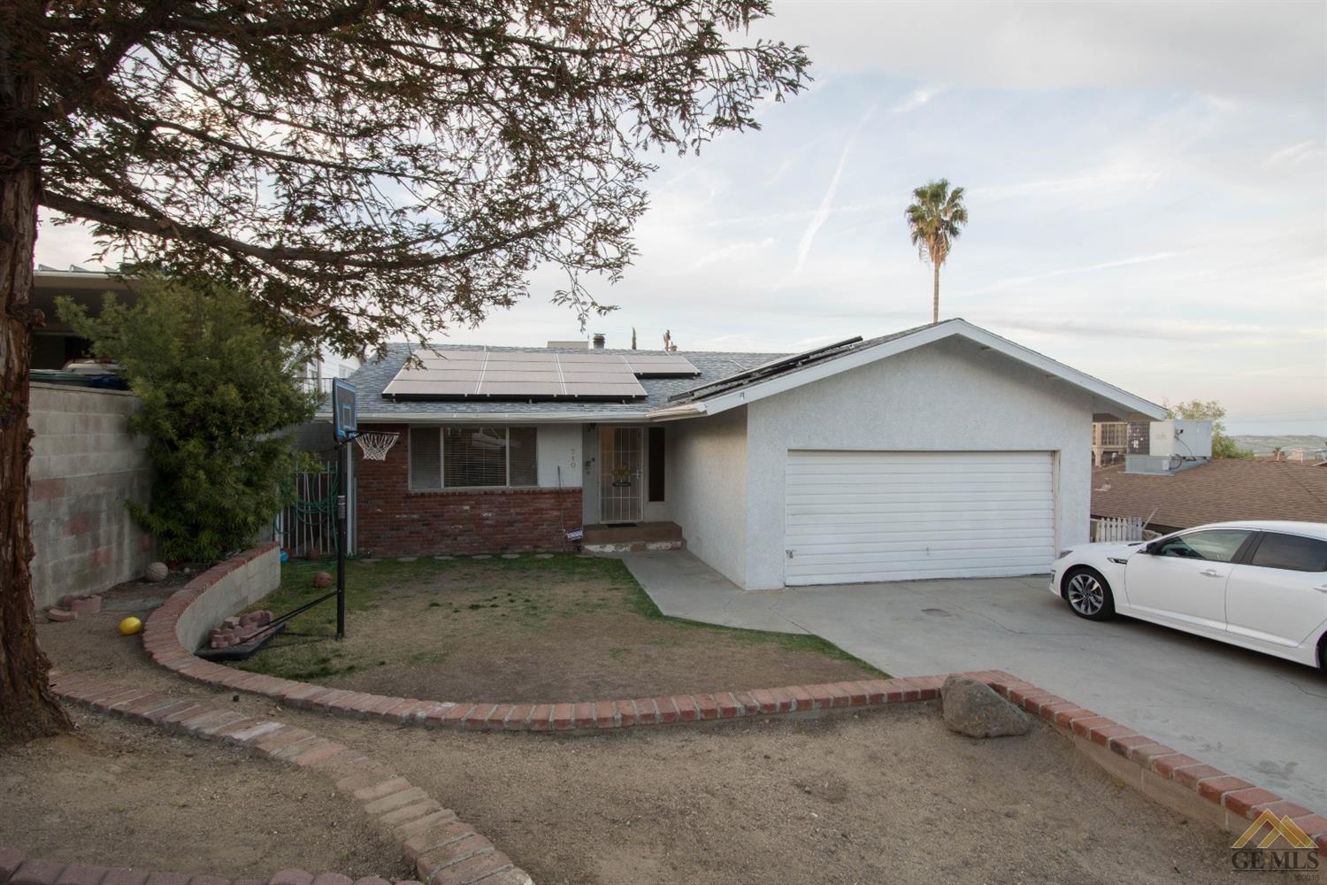 710 E St, Taft, CA 93268 photo 1