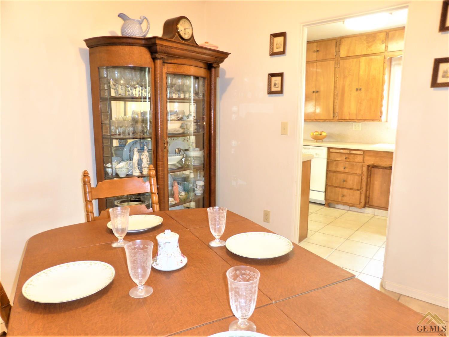 106 Buchanan St, Taft, CA 93268 photo 5