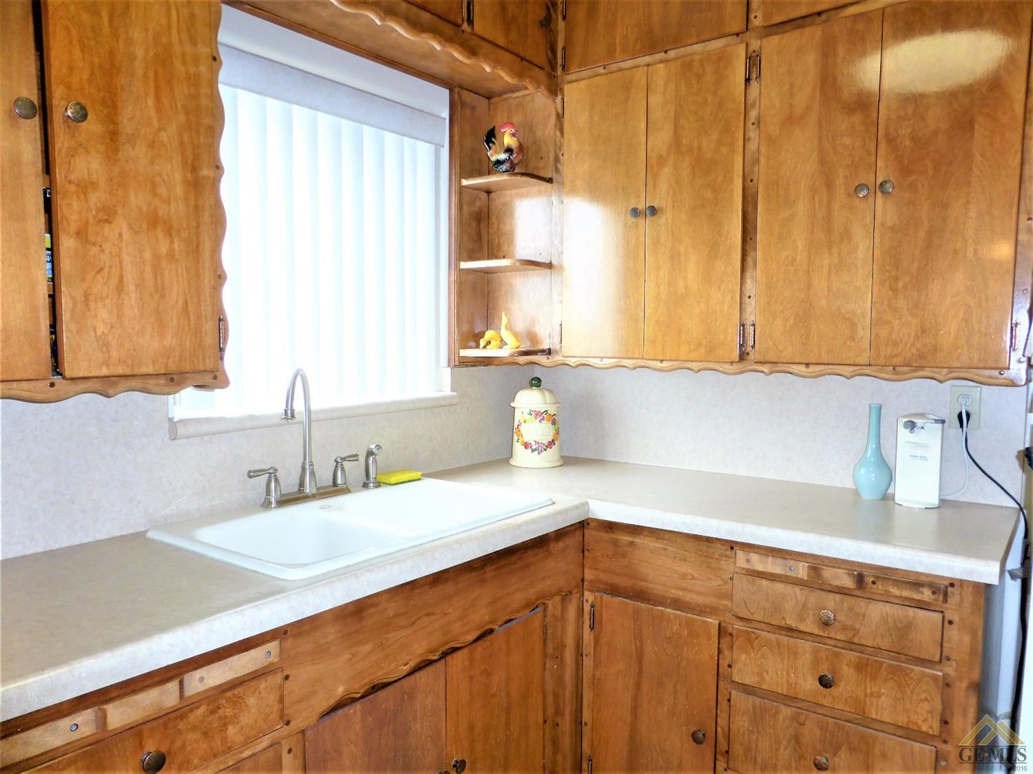 106 Buchanan St, Taft, CA 93268 photo 8