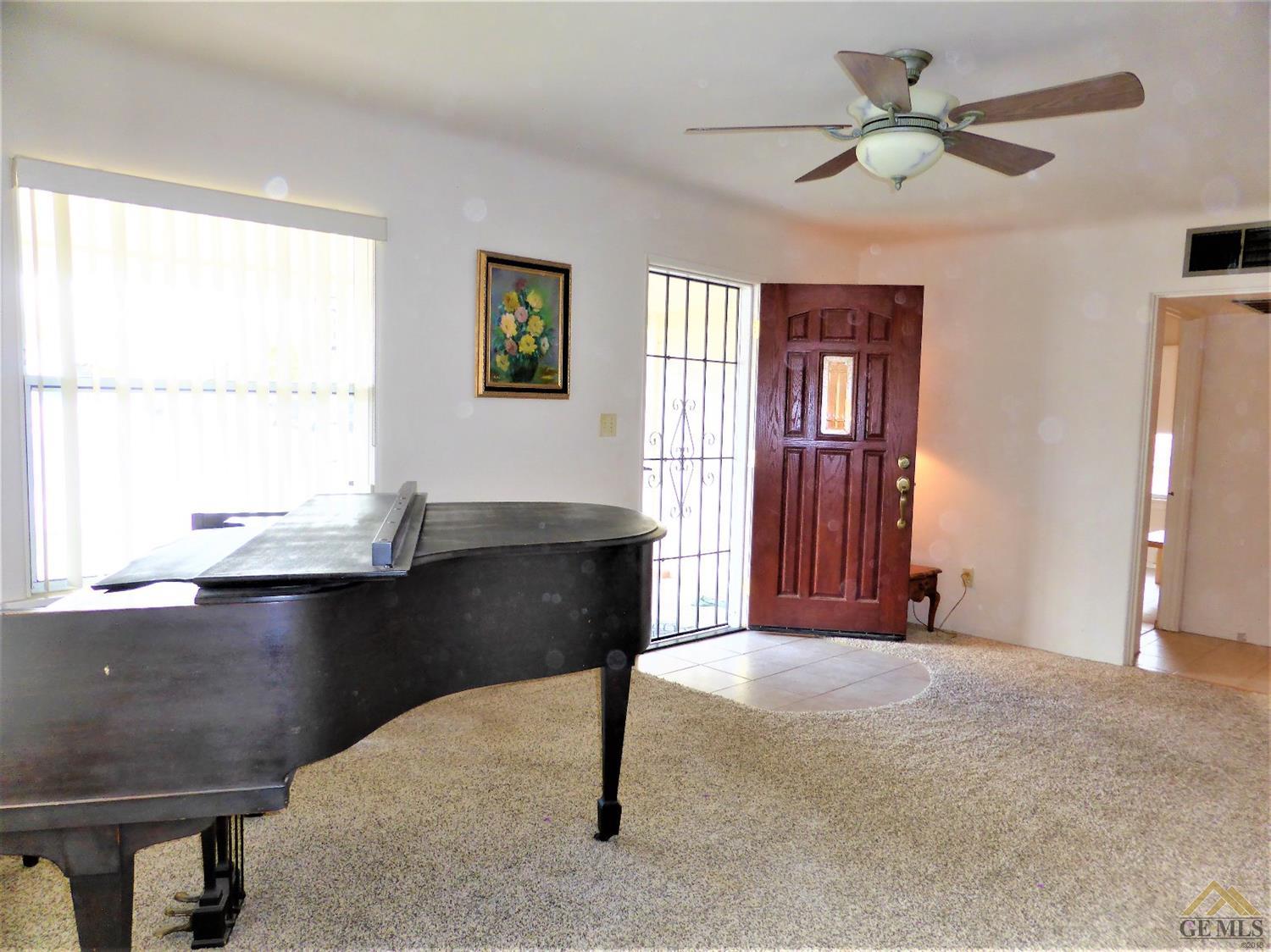 106 Buchanan St, Taft, CA 93268 photo 2