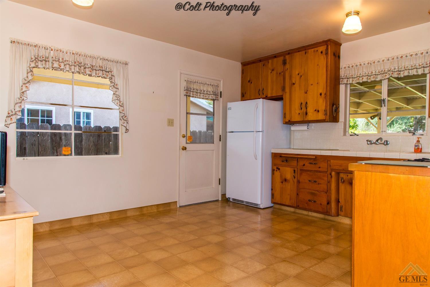 335 Pine St, Shafter, CA 93263 photo 8