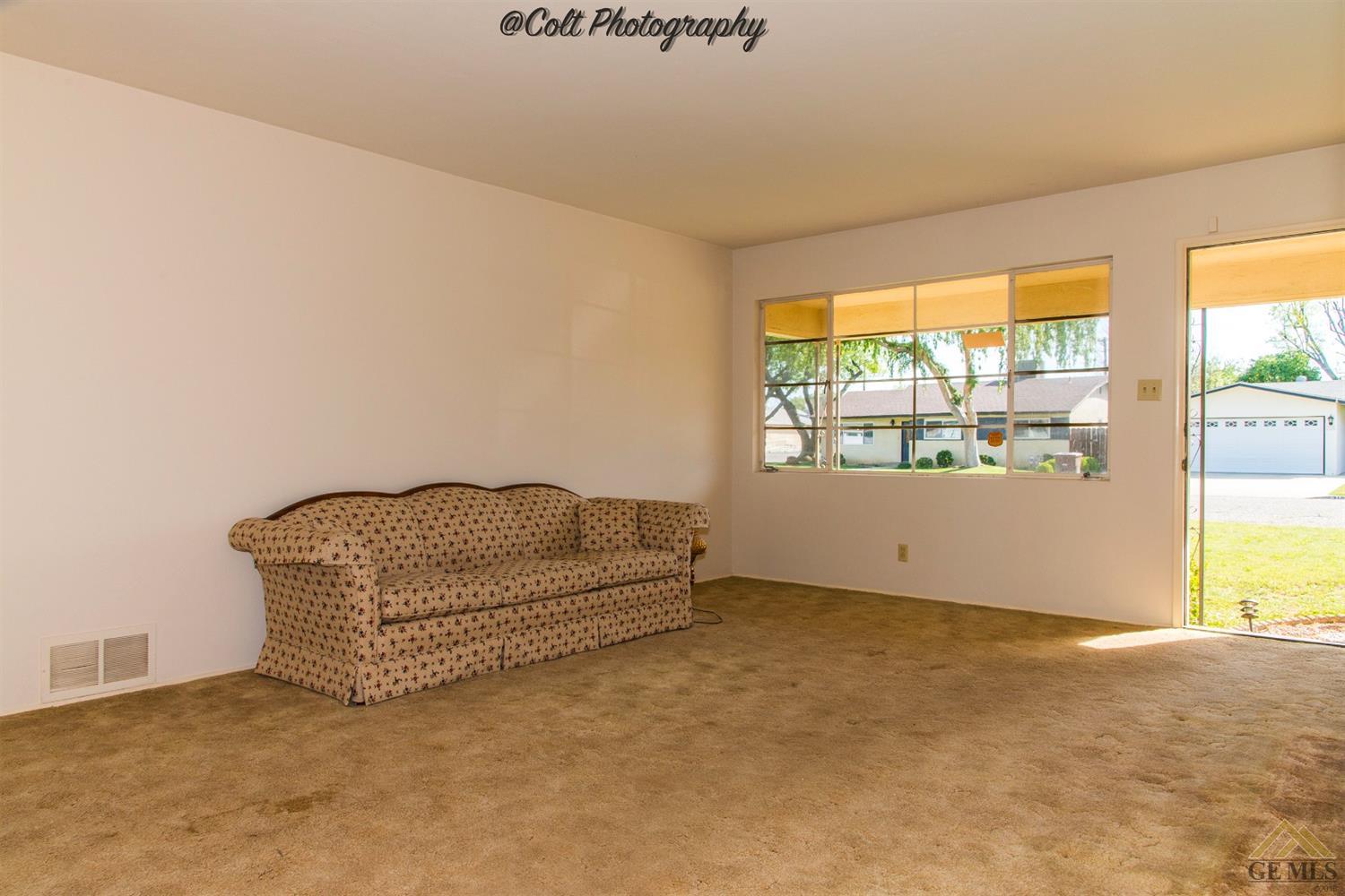 335 Pine St, Shafter, CA 93263 photo 6