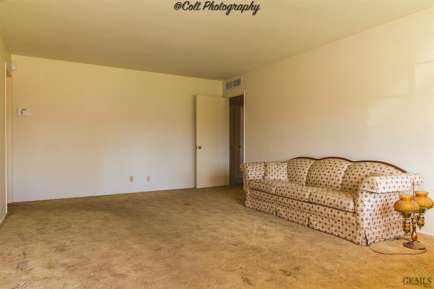 335 Pine St, Shafter, CA 93263 photo 5