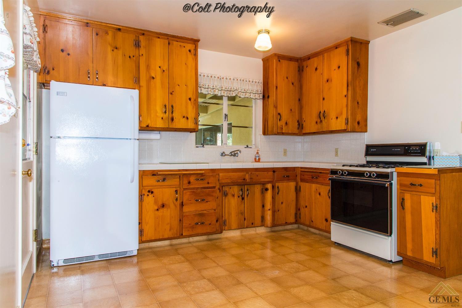 335 Pine St, Shafter, CA 93263 photo 9