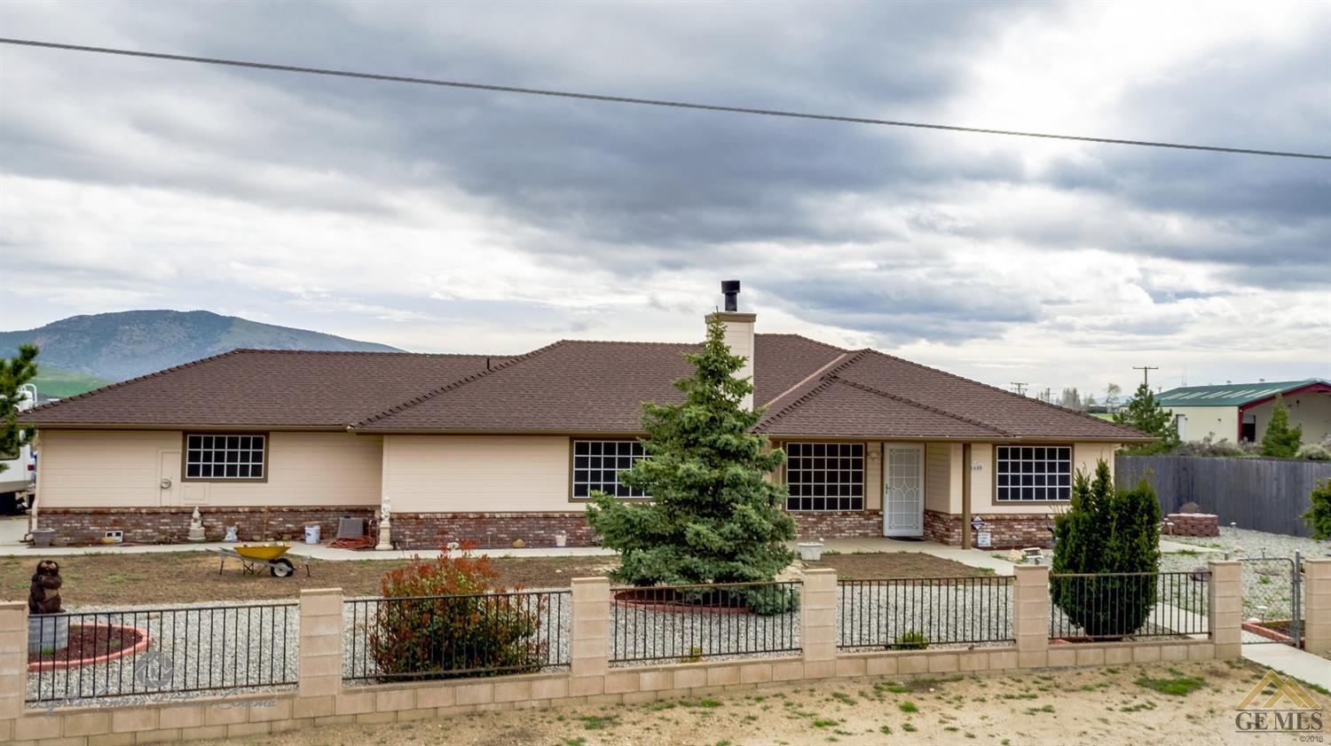 21600 Ginger Ct, Tehachapi, CA 93561 photo 2