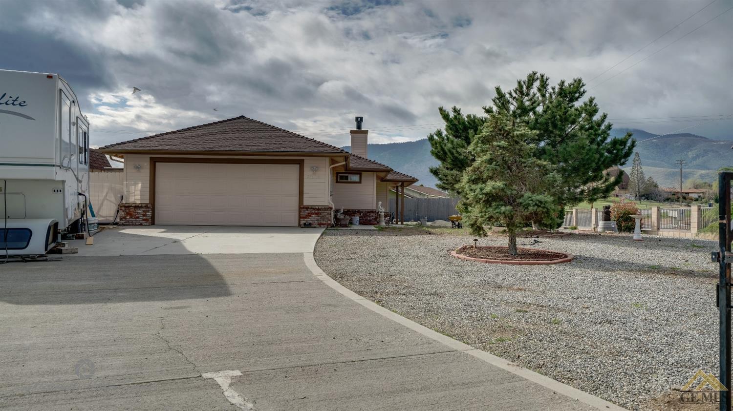 21600 Ginger Ct, Tehachapi, CA 93561 photo 3