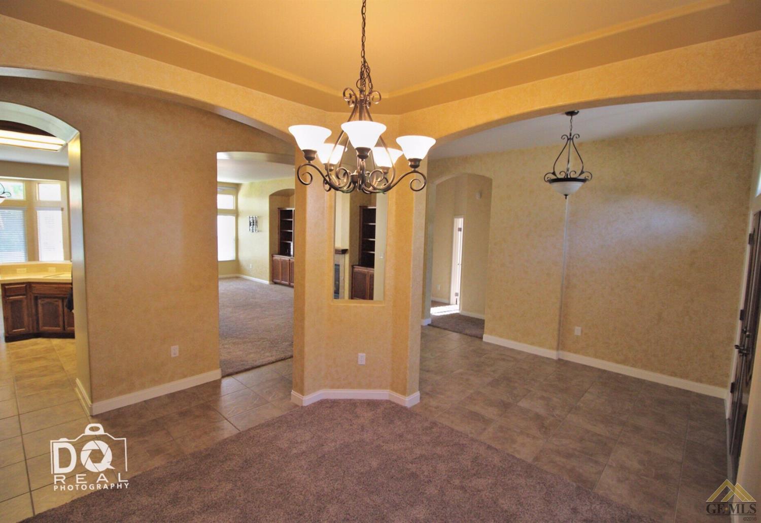 836 Pheasant Run Dr, Shafter, CA 93263 photo 5