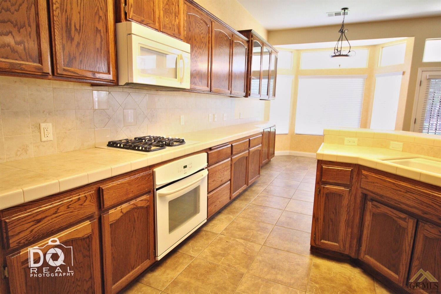 836 Pheasant Run Dr, Shafter, CA 93263 photo 8