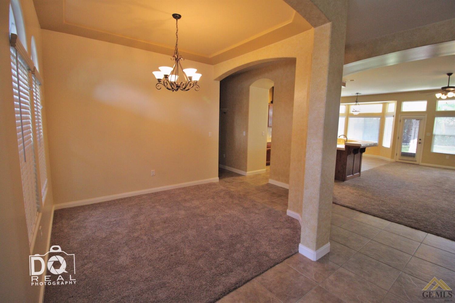 836 Pheasant Run Dr, Shafter, CA 93263 photo 3