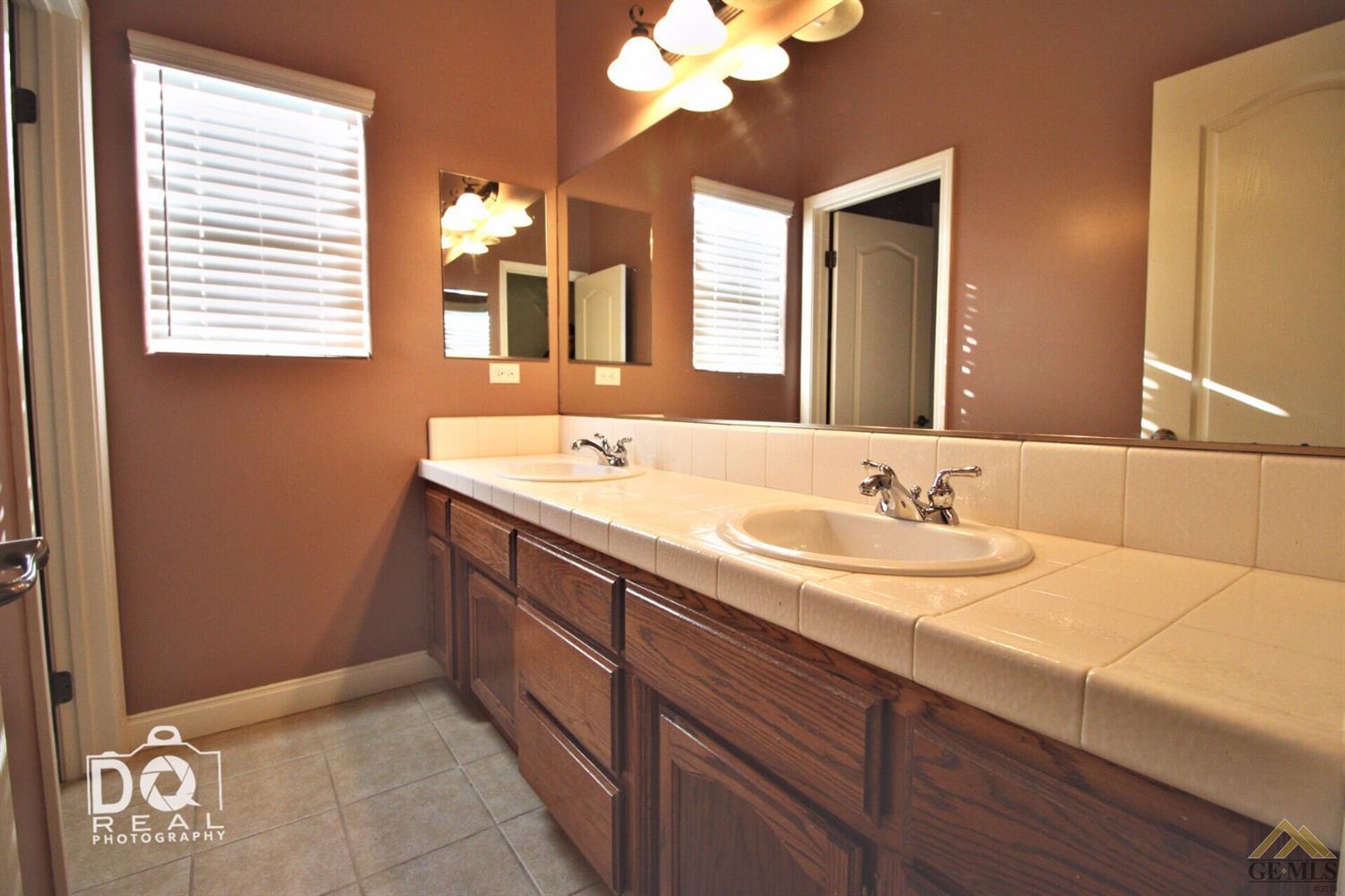 836 Pheasant Run Dr, Shafter, CA 93263 photo 24