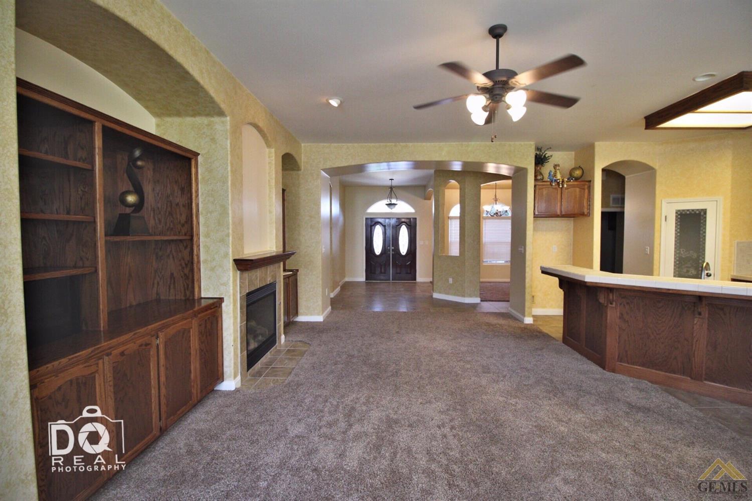 836 Pheasant Run Dr, Shafter, CA 93263 photo 2