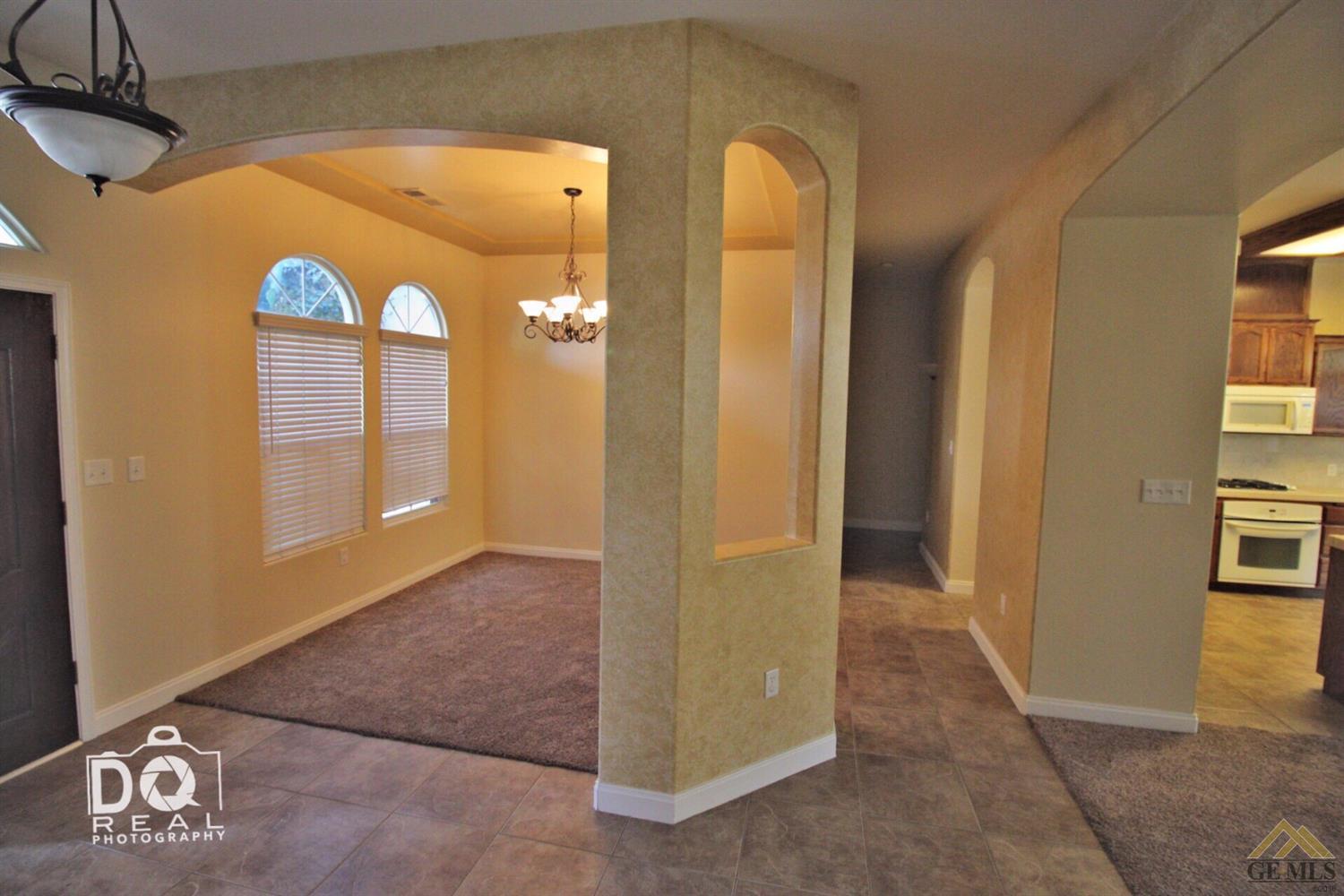 836 Pheasant Run Dr, Shafter, CA 93263 photo 4