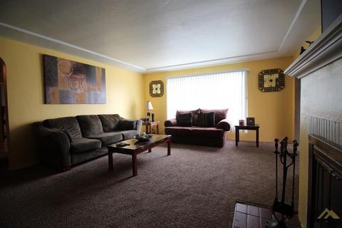 1126 Baldwin Rd, Bakersfield, CA 93304 photo 7