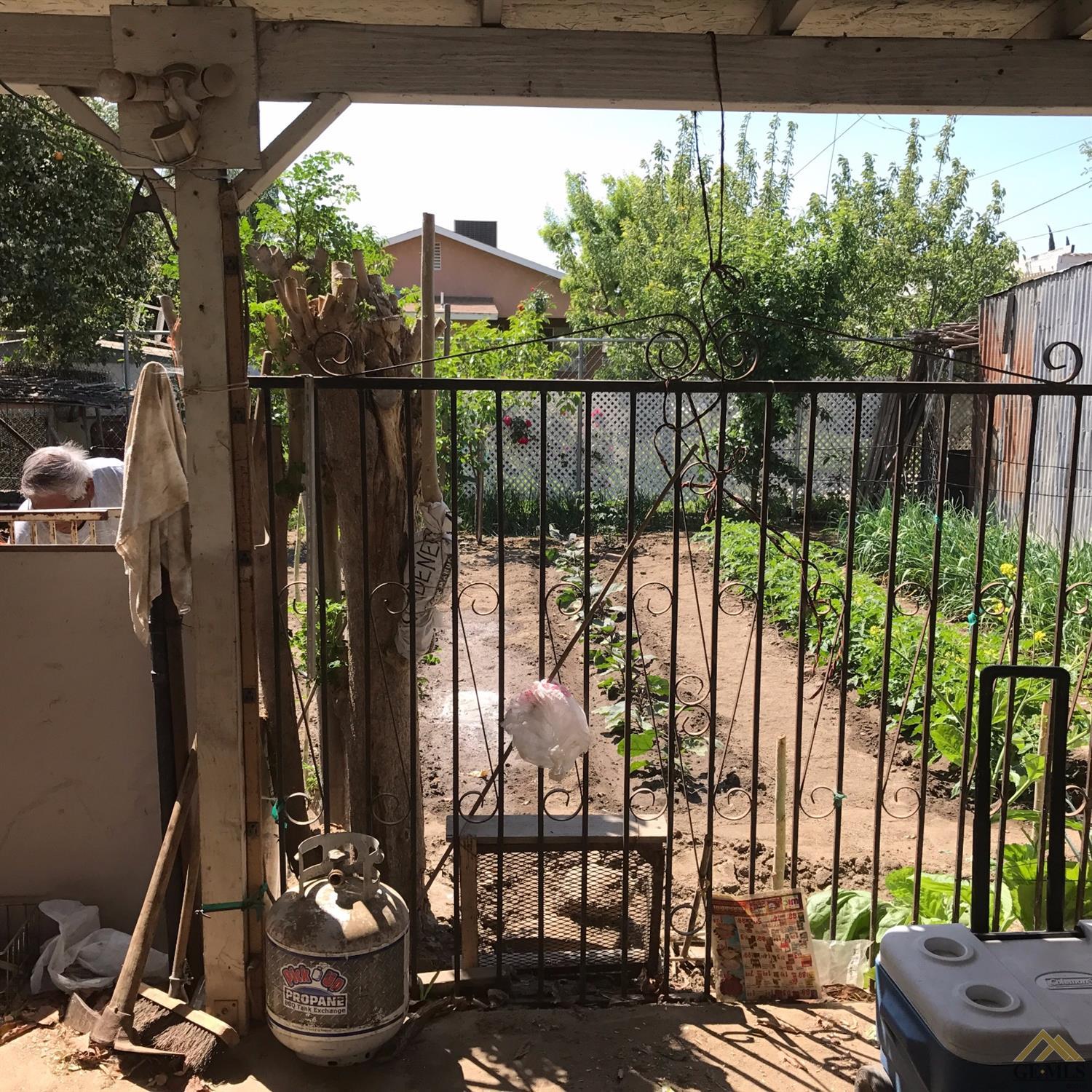 7805 Phillips St, Lamont, CA 93241 photo 3
