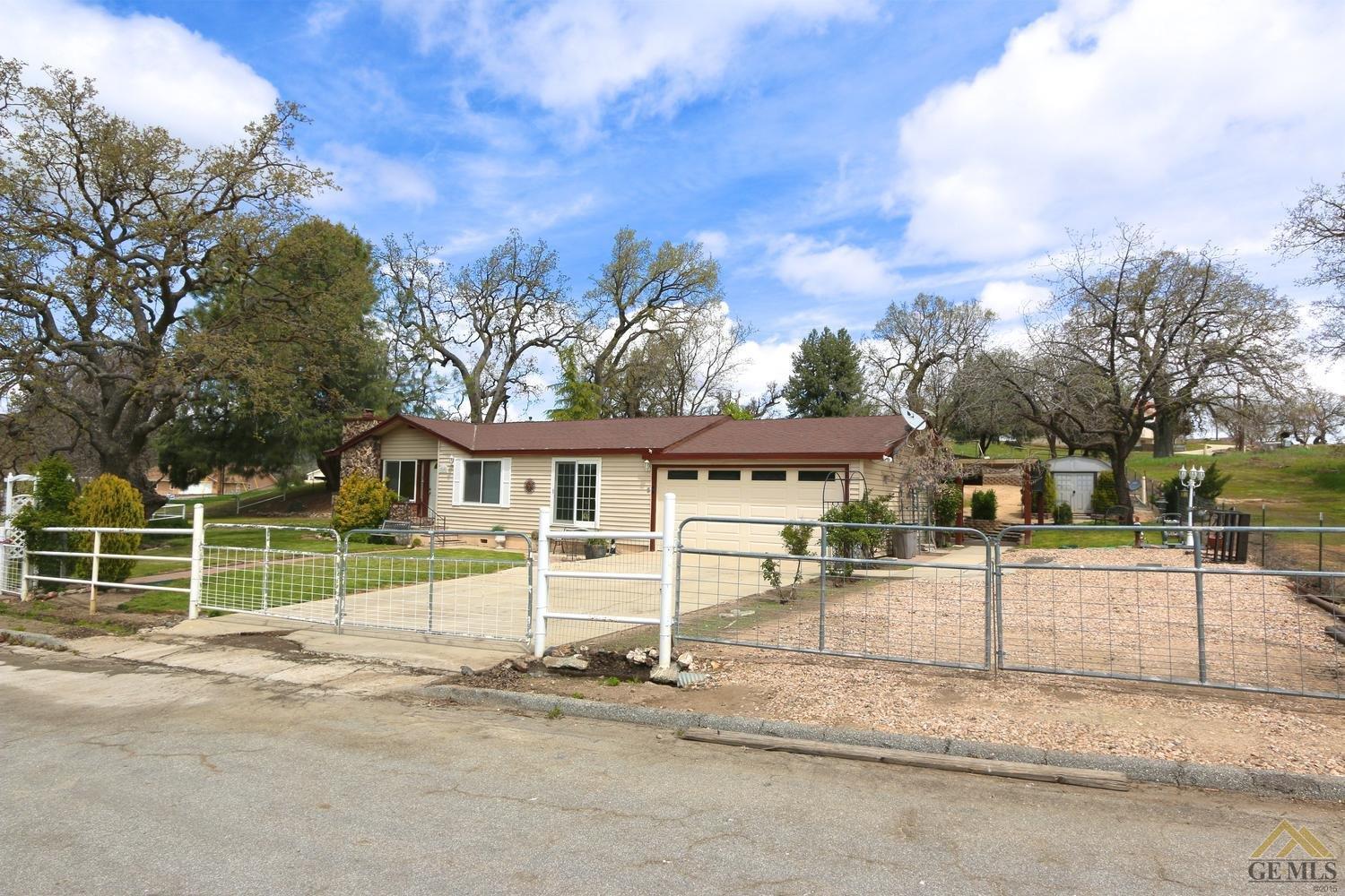28601 Delaware Dr, Tehachapi, CA 93561 photo 2