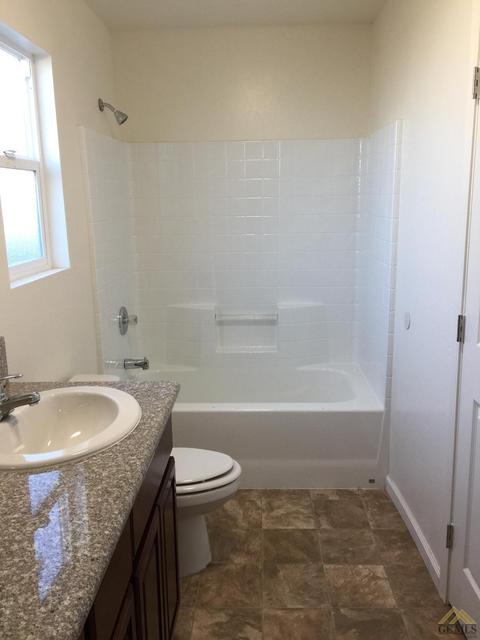 460 Pebble Beach Way, Wasco, CA 93280 photo 6