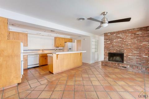 5243 Montecito Dr, Bakersfield, CA 93306 photo 8
