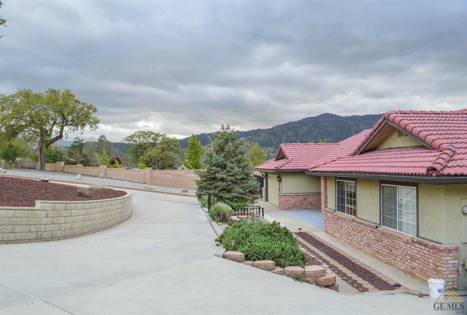 20401 Clubview Ct, Tehachapi, CA 93561 photo 3