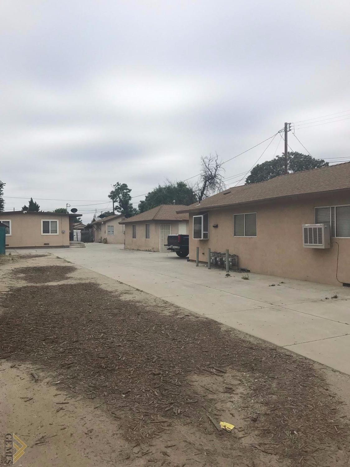 445 Klassen St, Shafter, CA 93263 photo 5