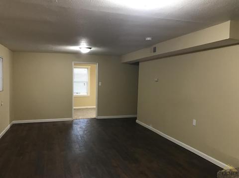 601 Harrison St, Taft, CA 93268 photo 2