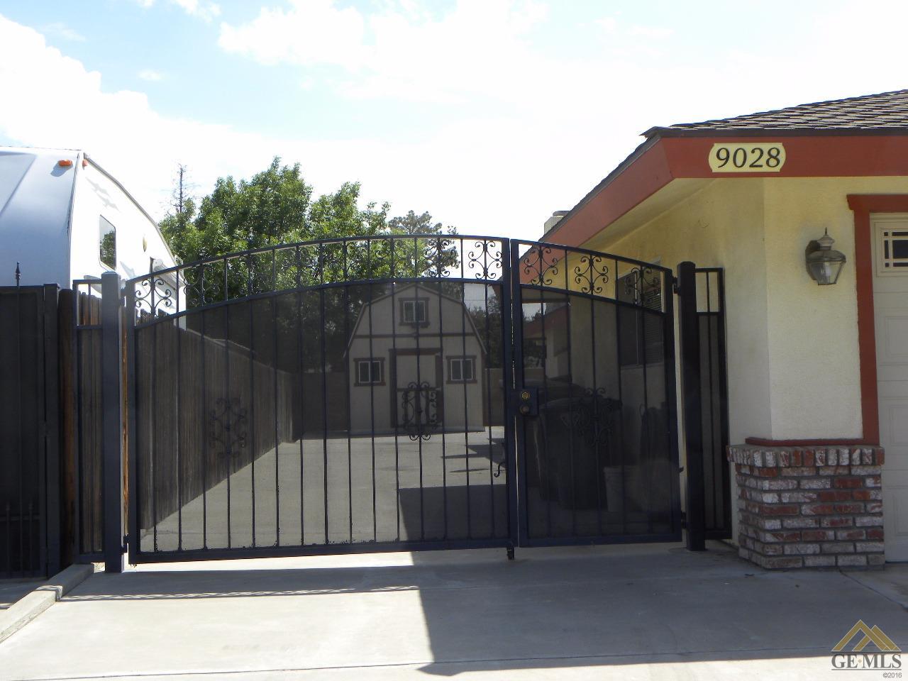 9028 Thurber Ln, Bakersfield, CA 93311 photo 2