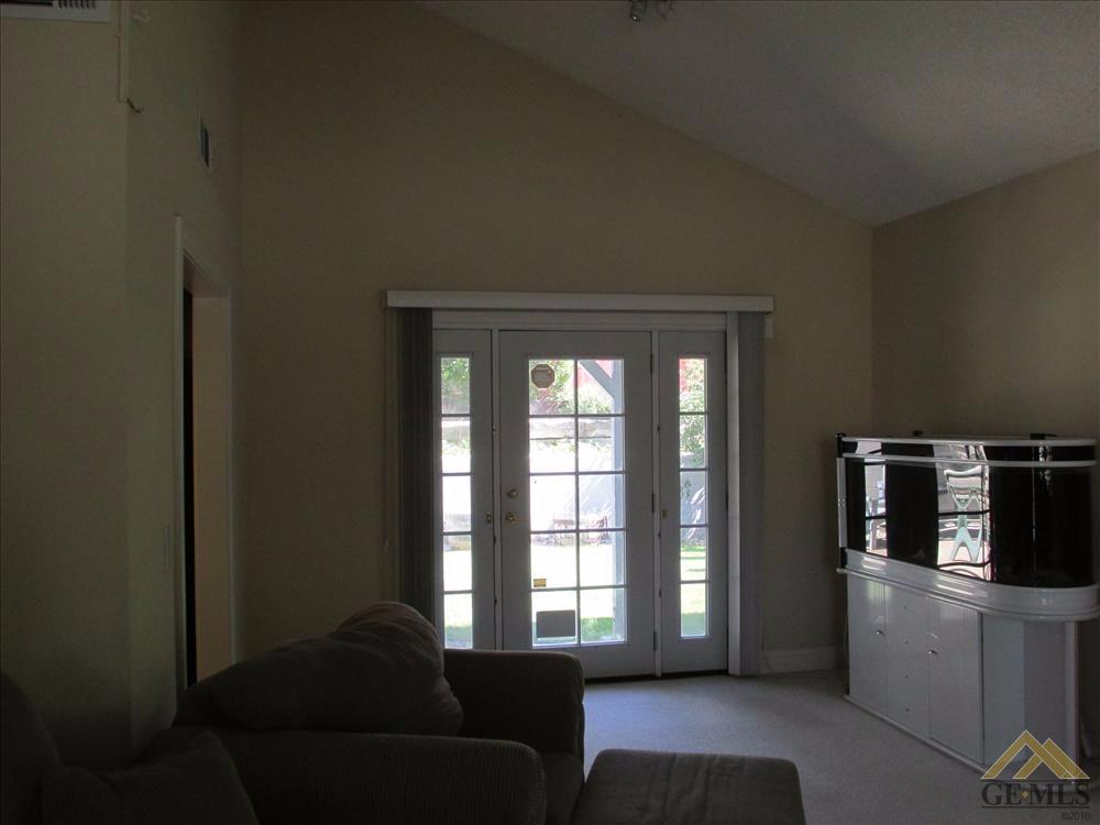 743 Silver Oak Dr, Tehachapi, CA 93561 photo 4