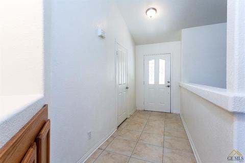18041 Bowie St, Tehachapi, CA 93561 photo 5