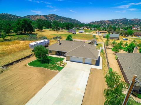 18041 Bowie St, Tehachapi, CA 93561 photo 2