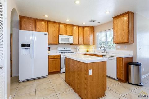 18041 Bowie St, Tehachapi, CA 93561 photo 9
