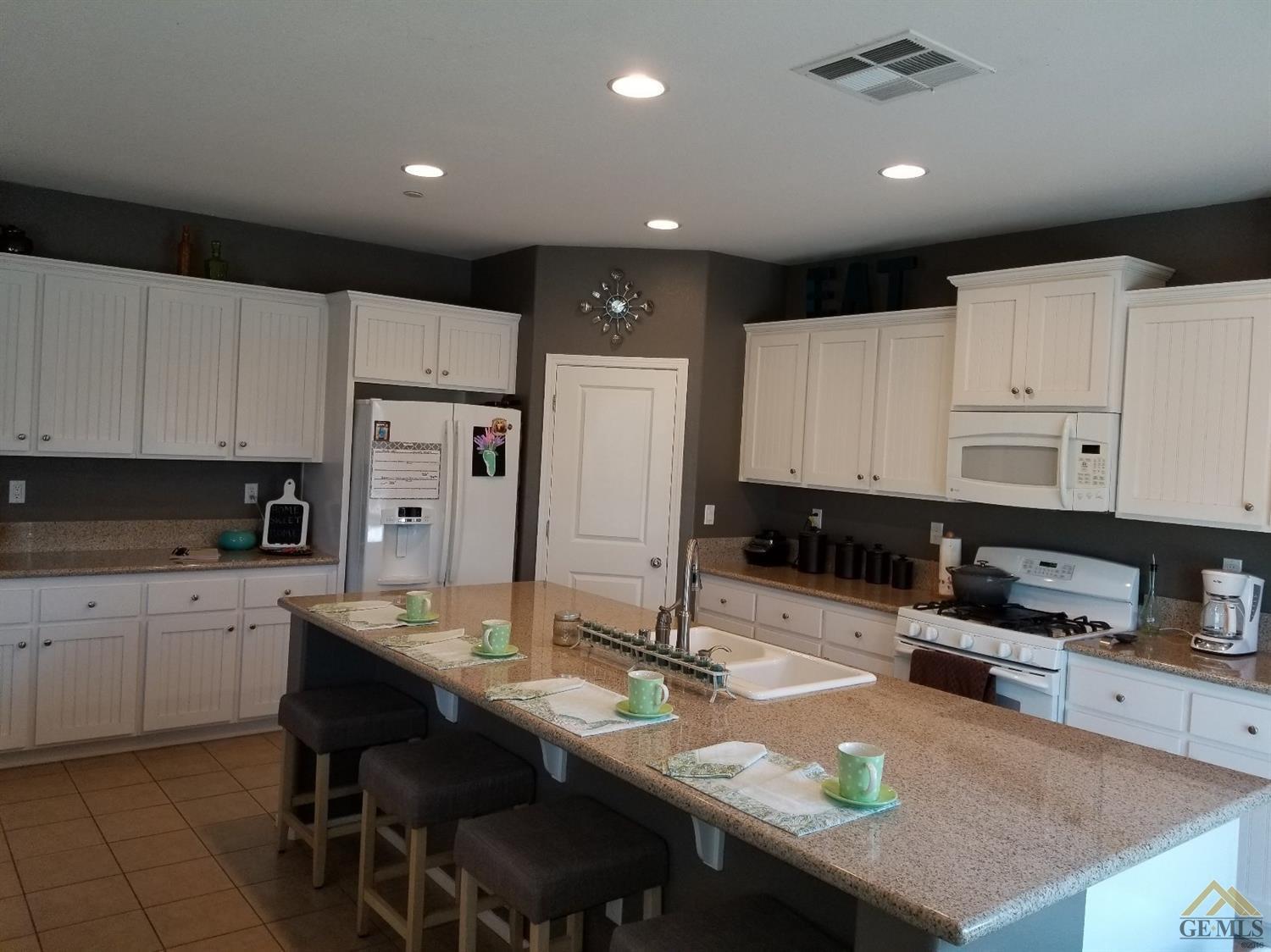 4806 Basque St, Bakersfield, CA 93313 photo 2